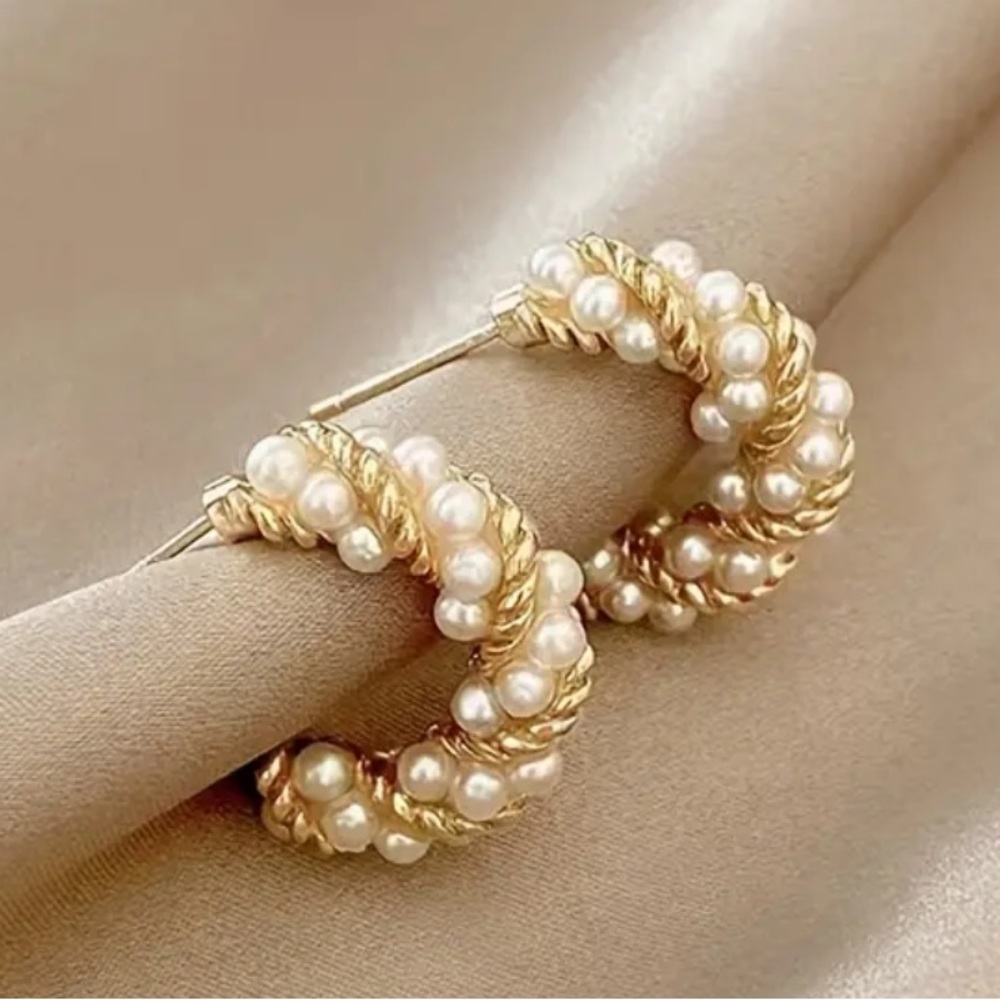 Elegant Gold and Pearl Hoop Earrings - Picture 1 of 5
